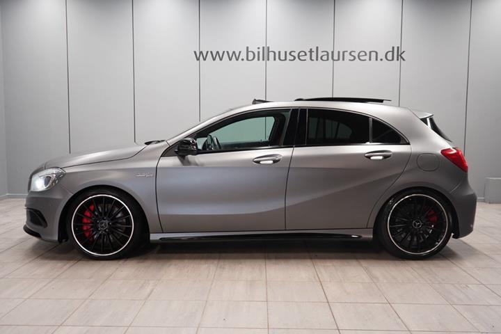 Grå Mercedes A45 fra 2015