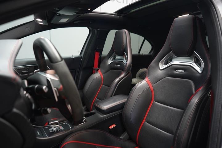 Grå Mercedes A45 fra 2015