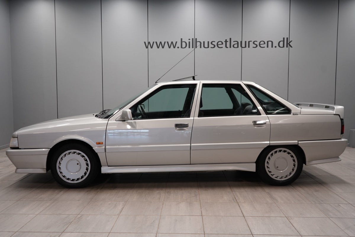 Sølv Renault 21 fra 1988