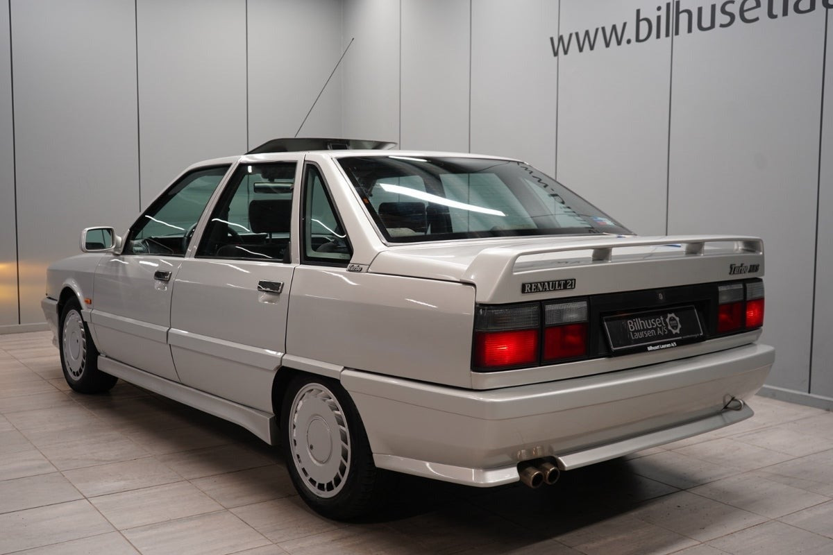 Sølv Renault 21 fra 1988