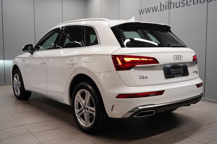 Hvid Audi Q5 fra 2023