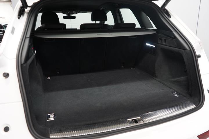 Hvid Audi Q5 fra 2023