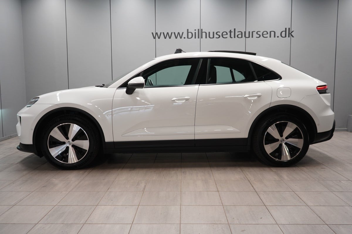 Hvid Porsche Macan fra 2025