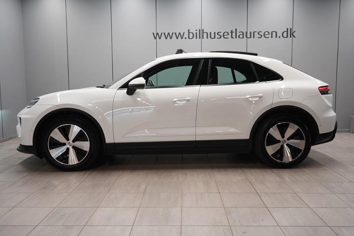 Hvid Porsche Macan fra 2025