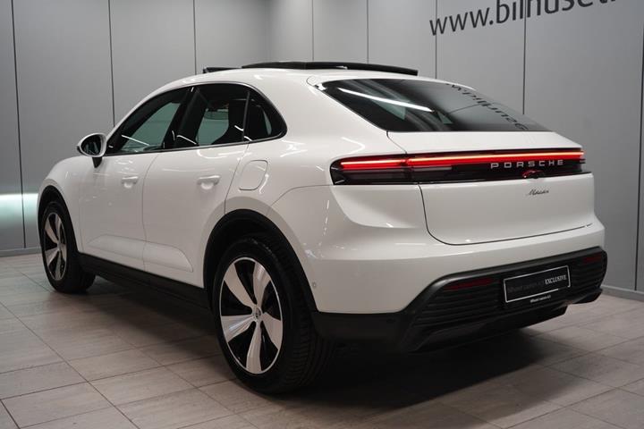 Hvid Porsche Macan fra 2025