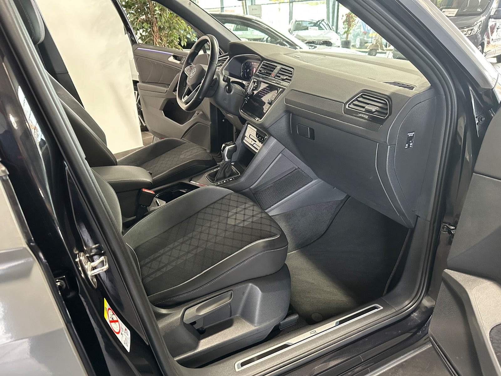 Sort VW Tiguan fra 2023
