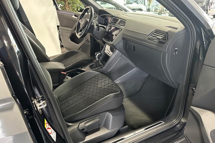 Sort VW Tiguan fra 2023