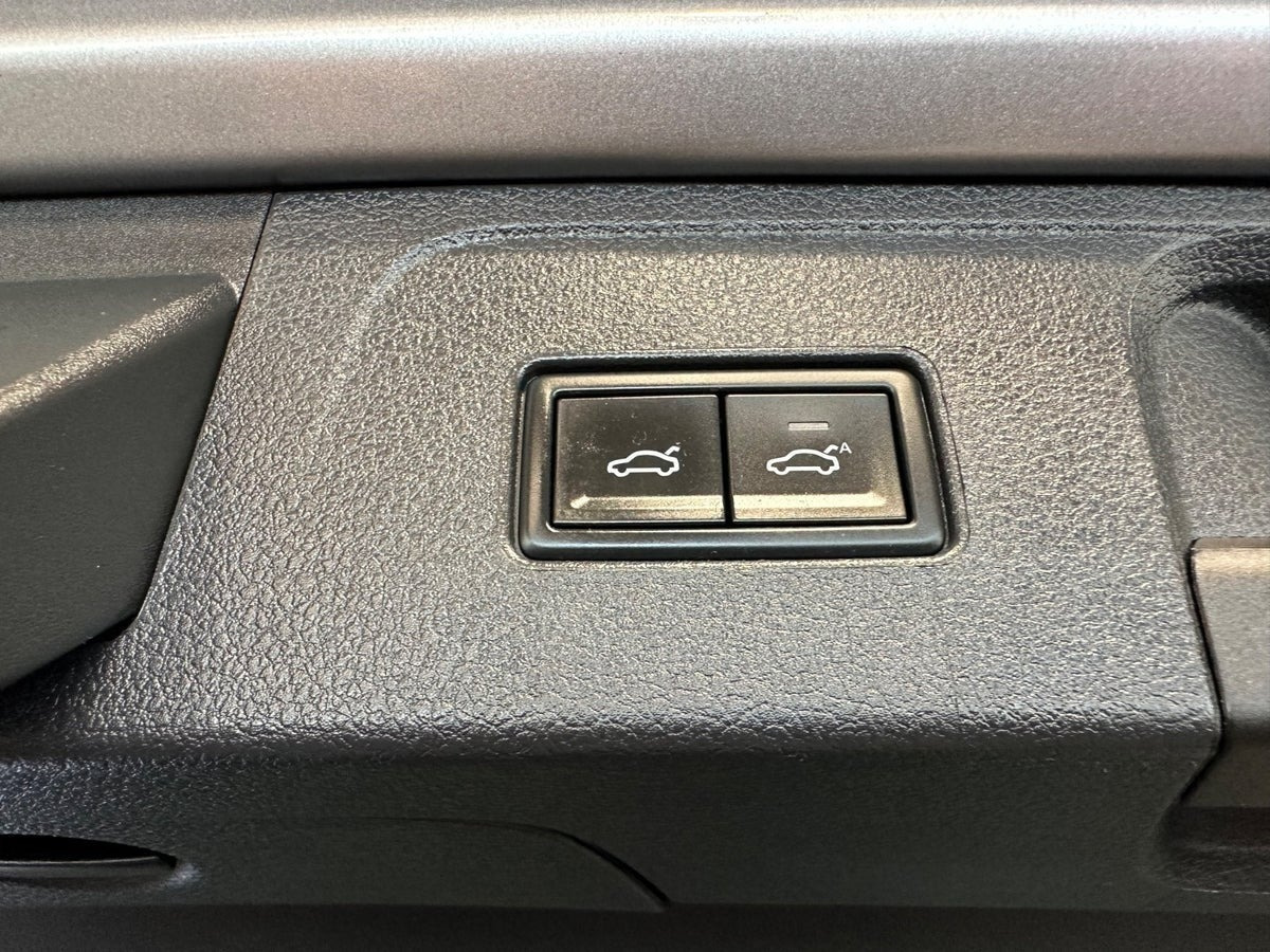 Grå VW Passat fra 2022