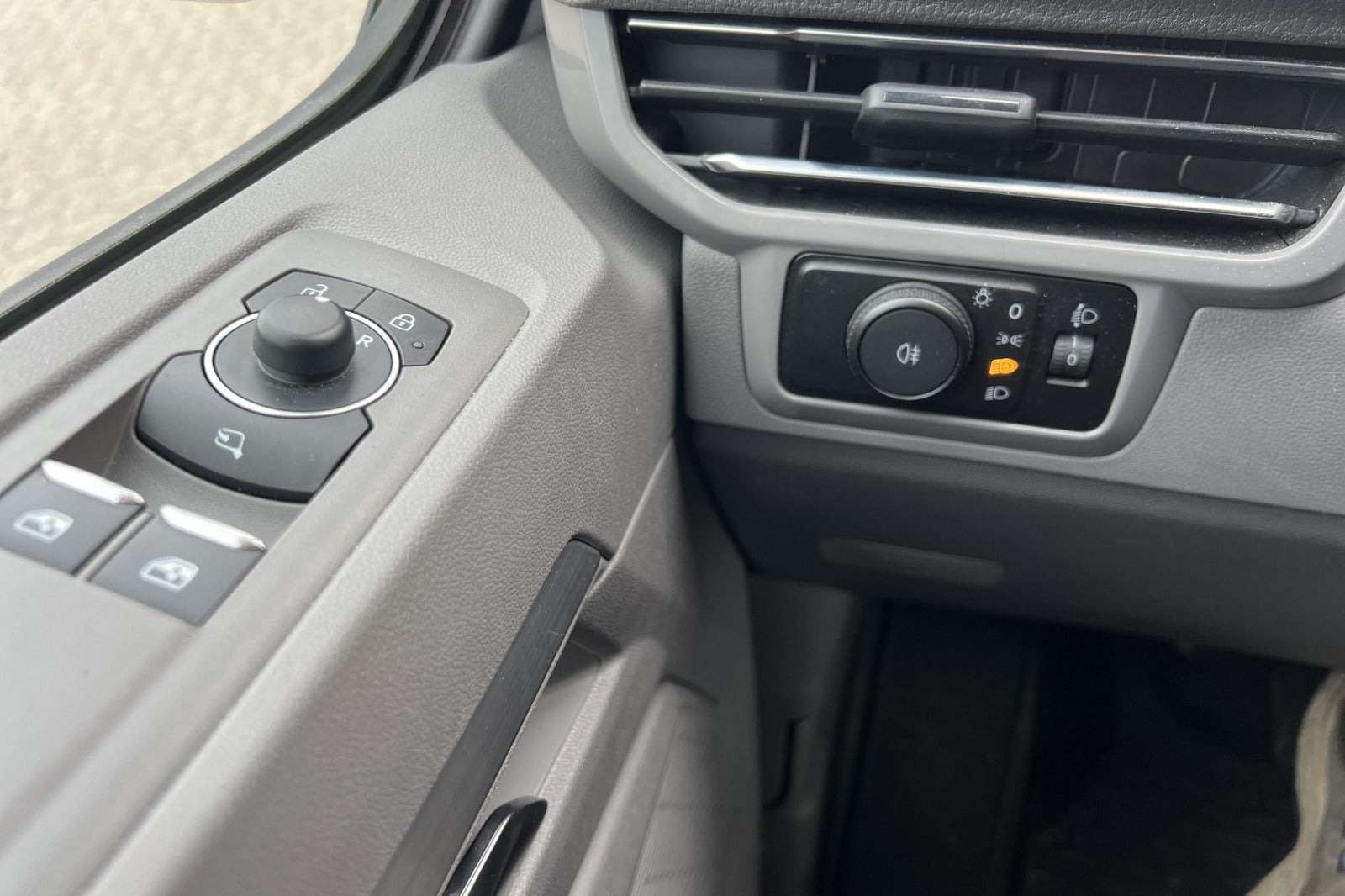 Hvid VW e-Transporter fra 2025