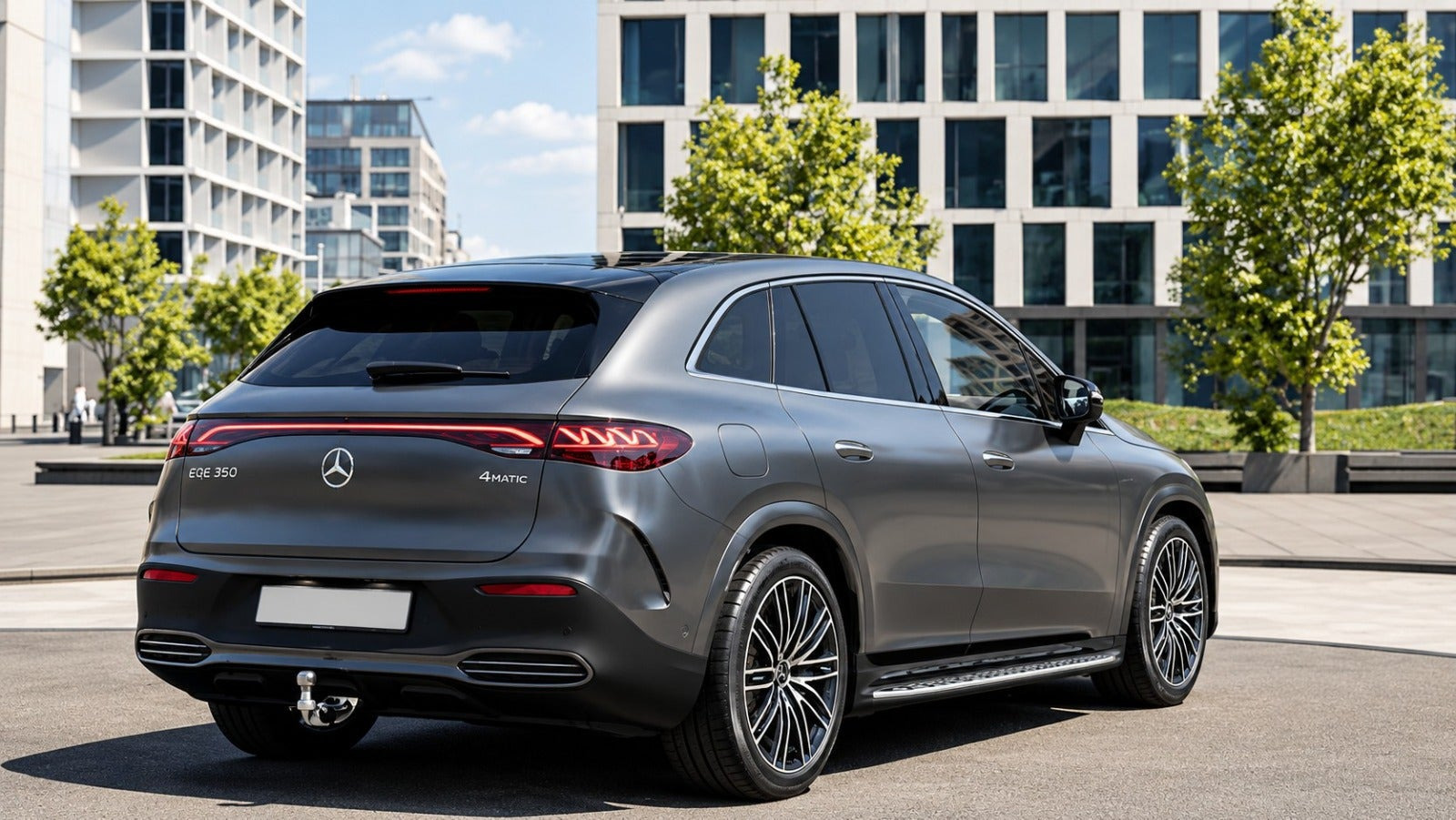 Grå Mercedes EQE350 SUV fra 2026