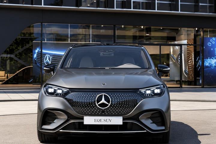 Grå Mercedes EQE350 SUV fra 2026
