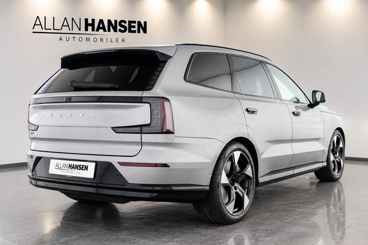 Grå Volvo EX90 fra 2025