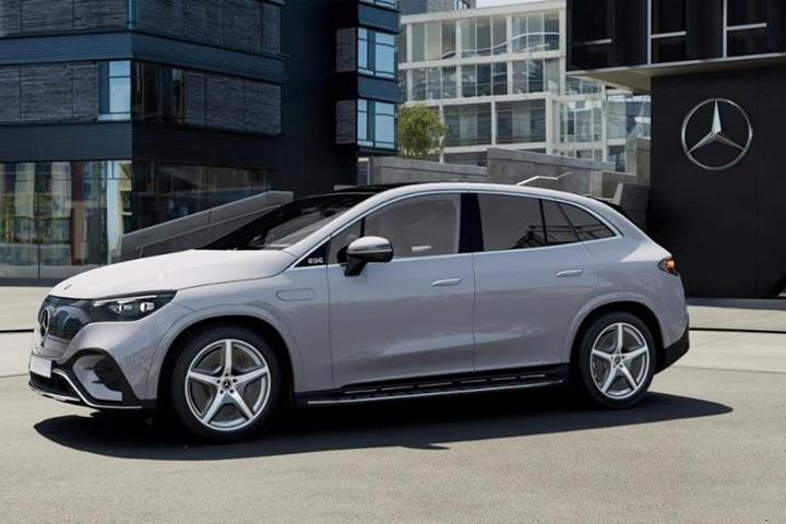 Grå Mercedes EQE500 SUV fra 2026