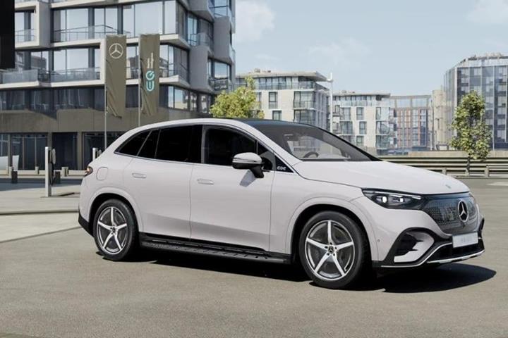 Grå Mercedes EQE500 SUV fra 2026