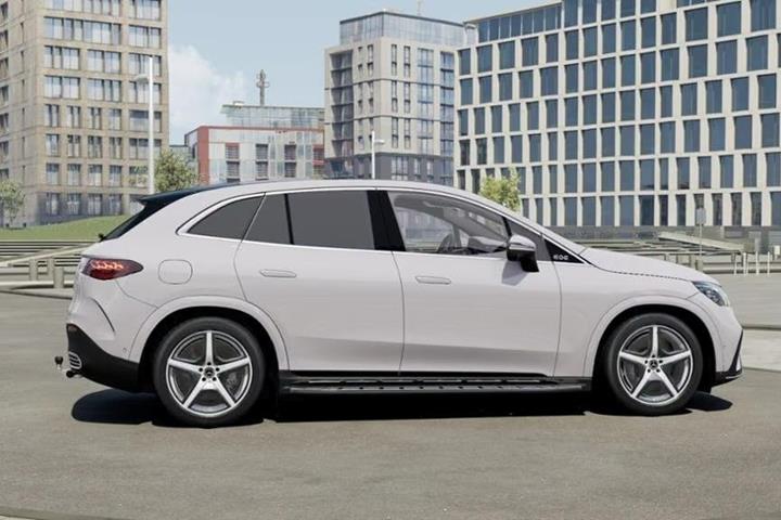 Grå Mercedes EQE500 SUV fra 2026