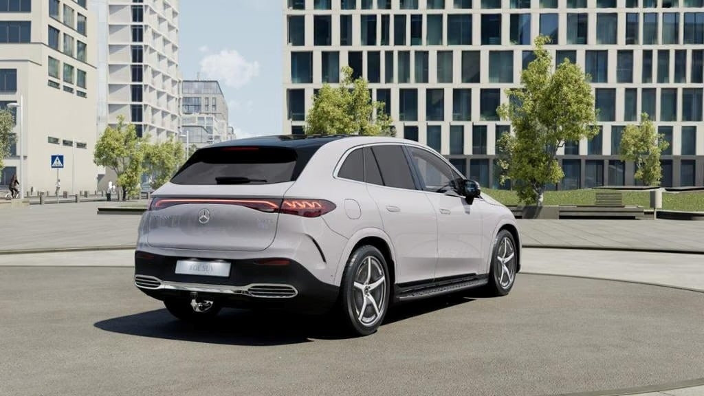 Grå Mercedes EQE500 SUV fra 2026