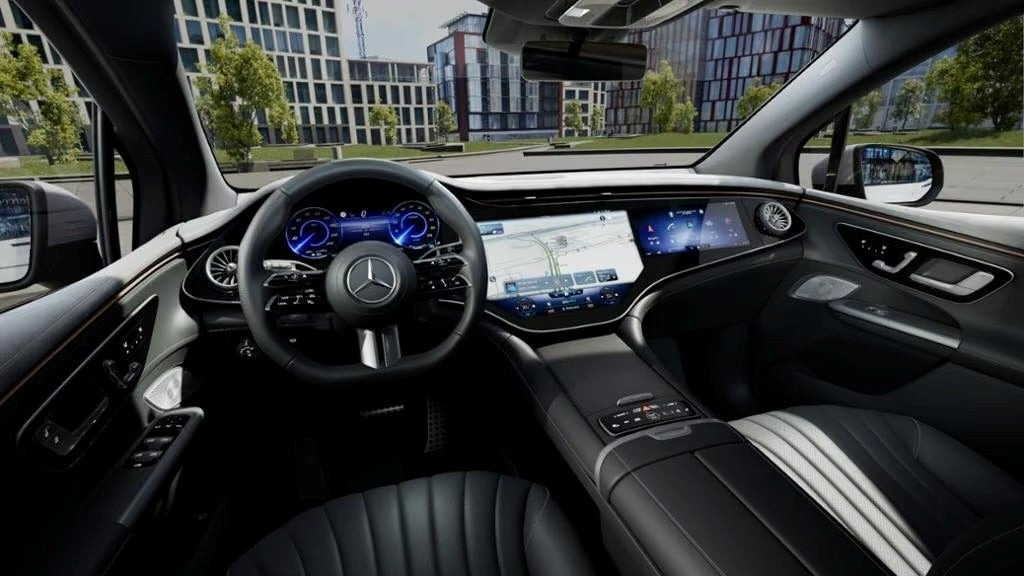 Grå Mercedes EQE500 SUV fra 2026