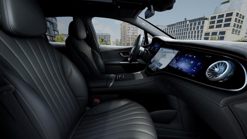 Grå Mercedes EQE500 SUV fra 2026