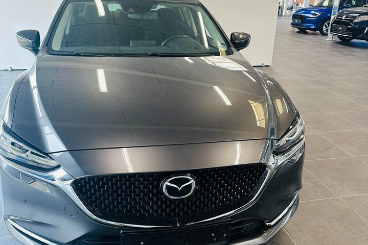 Grå Mazda 6 fra 2018