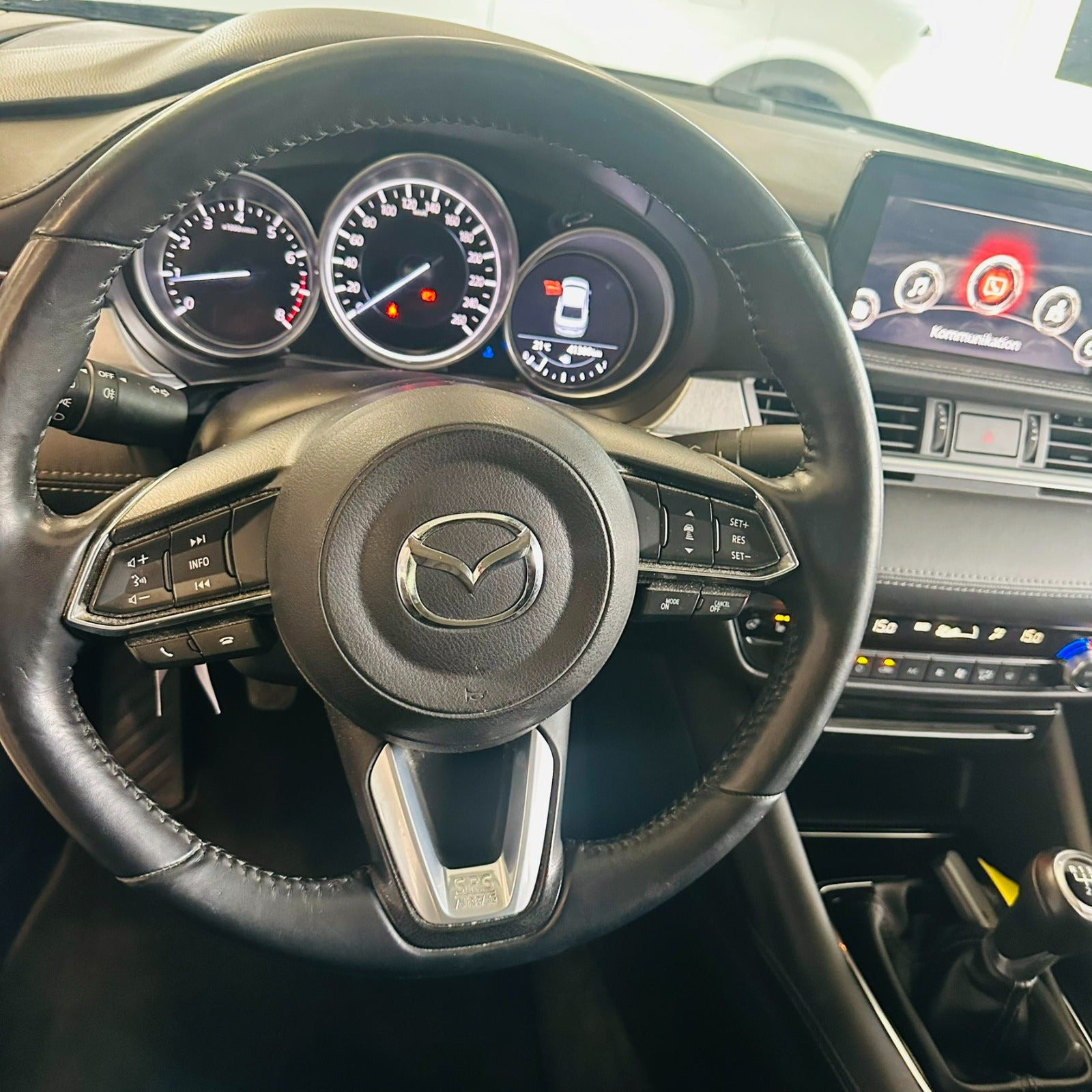Grå Mazda 6 fra 2018