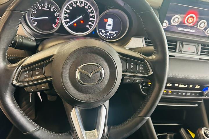 Grå Mazda 6 fra 2018