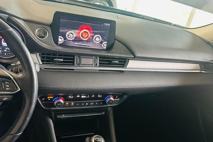 Grå Mazda 6 fra 2018