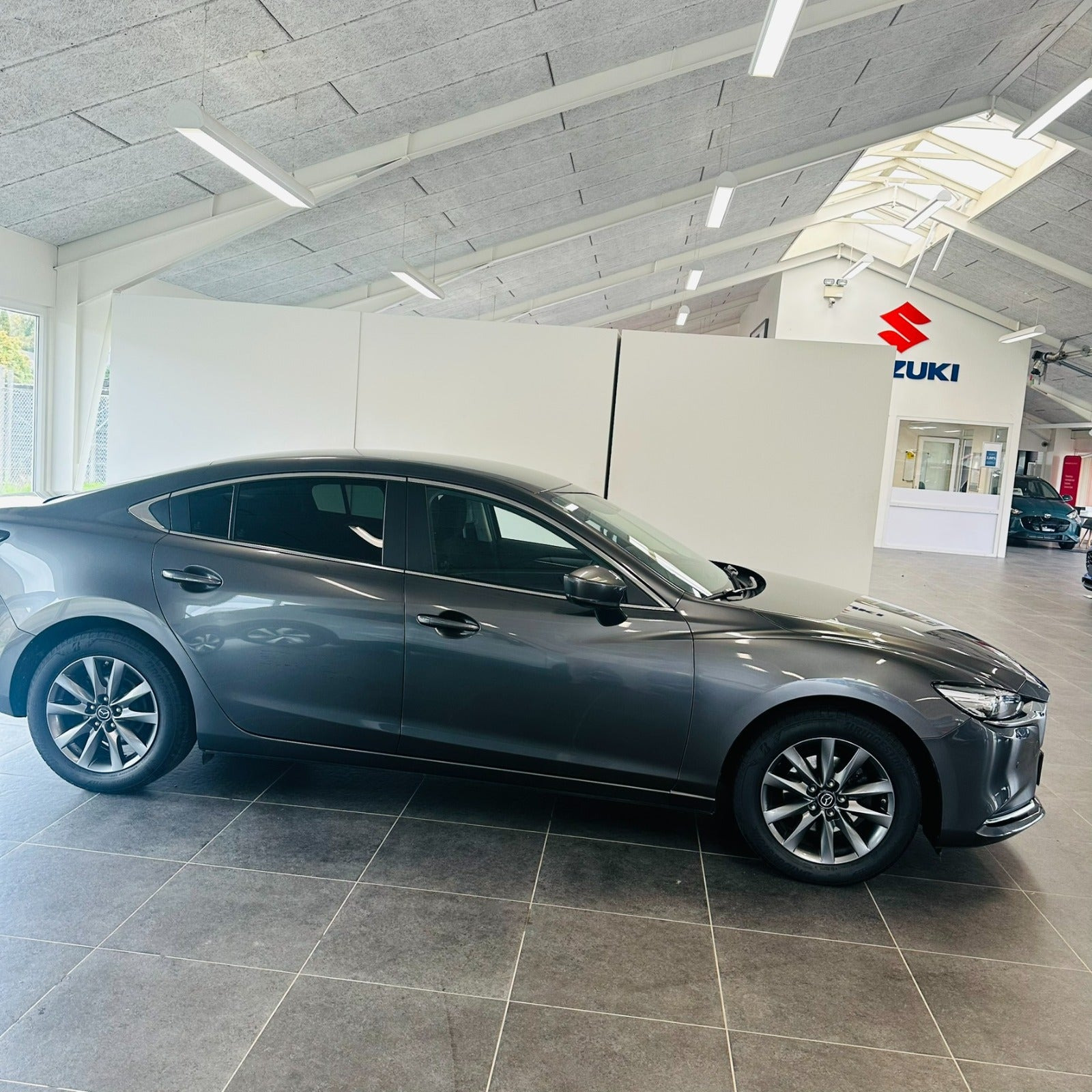 Grå Mazda 6 fra 2018