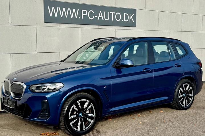 Blå BMW iX3 fra 2022