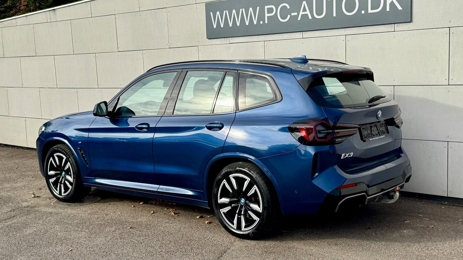 Blå BMW iX3 fra 2022