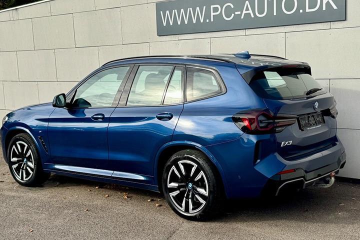 Blå BMW iX3 fra 2022