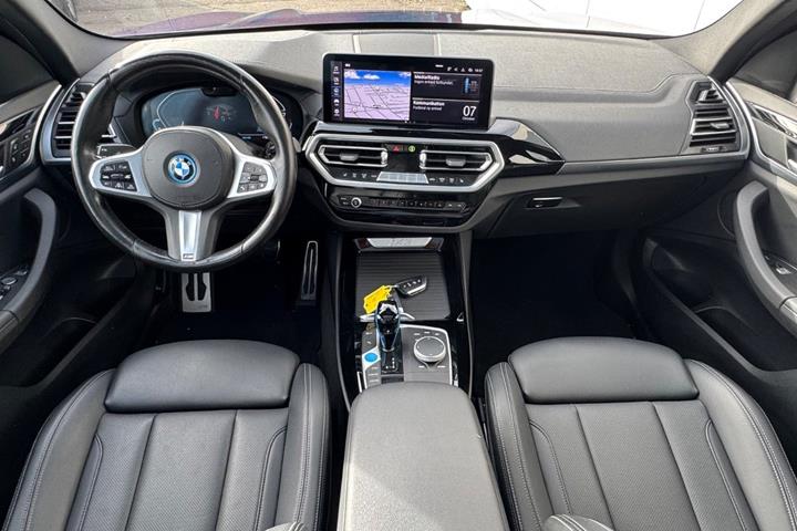Blå BMW iX3 fra 2022