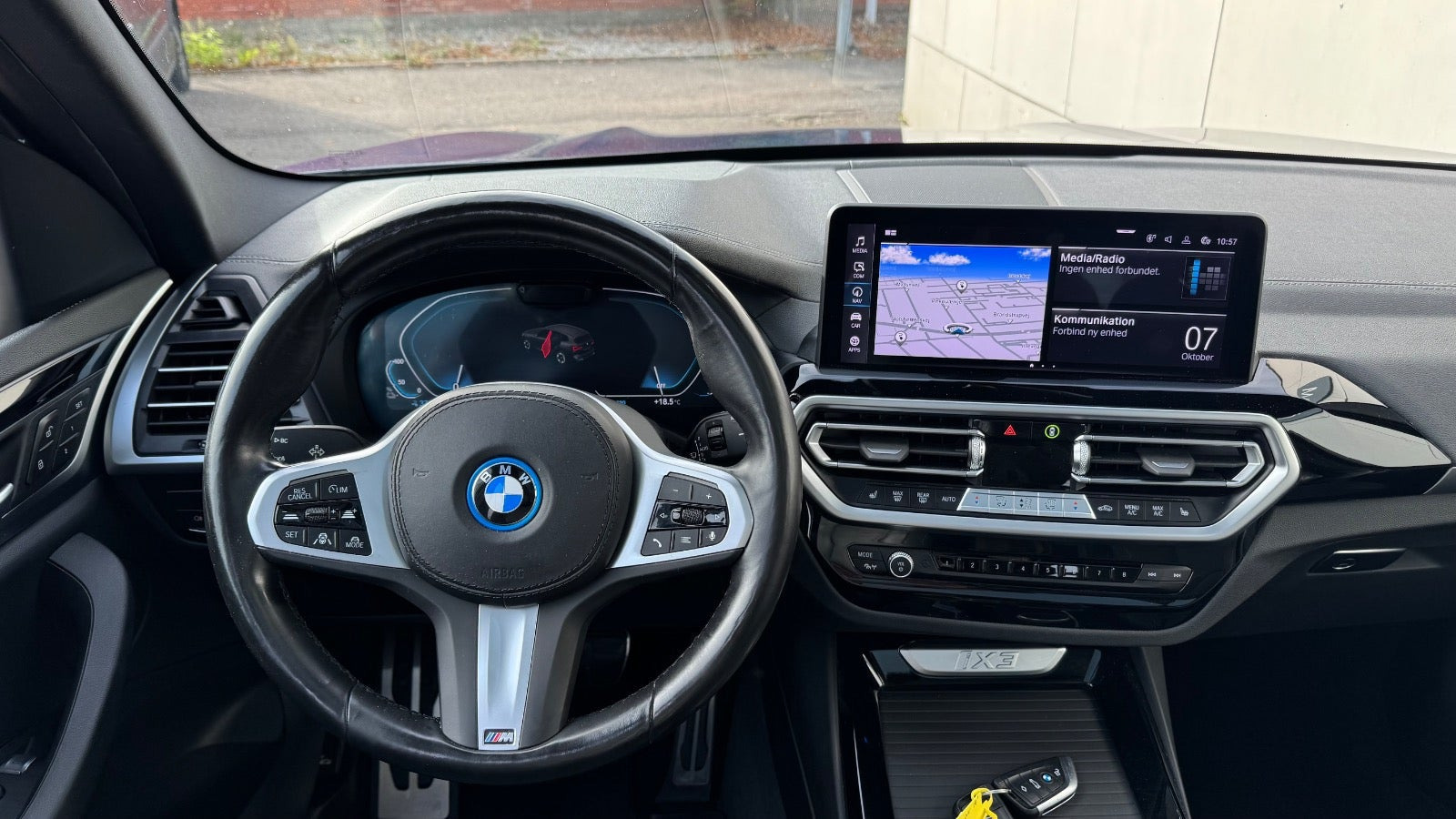 Blå BMW iX3 fra 2022