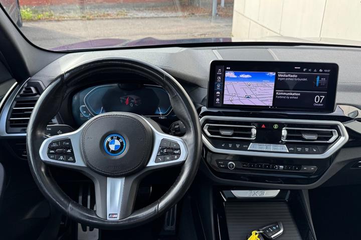 Blå BMW iX3 fra 2022