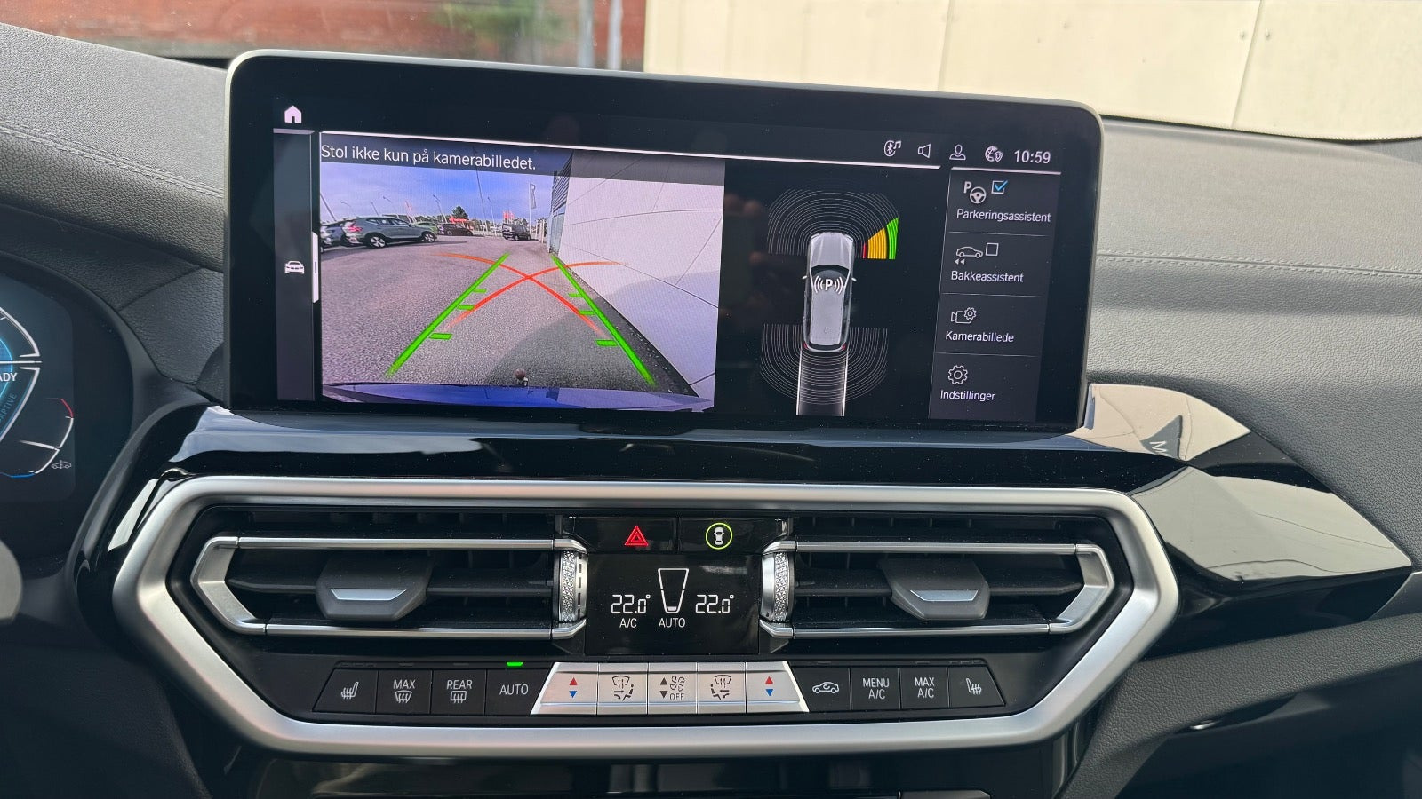Blå BMW iX3 fra 2022