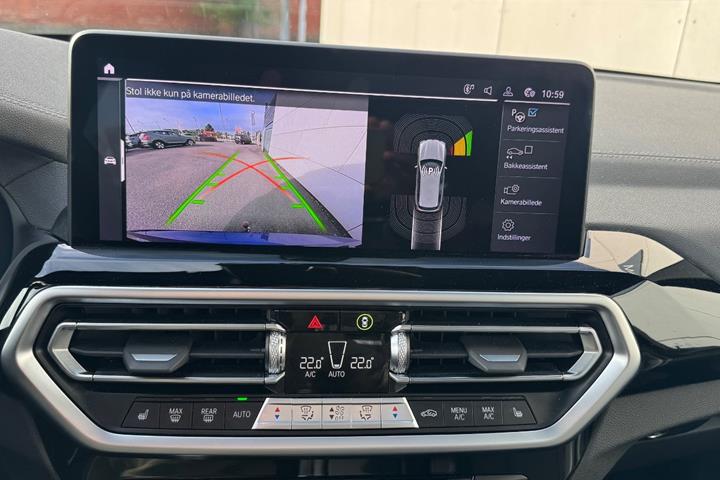 Blå BMW iX3 fra 2022