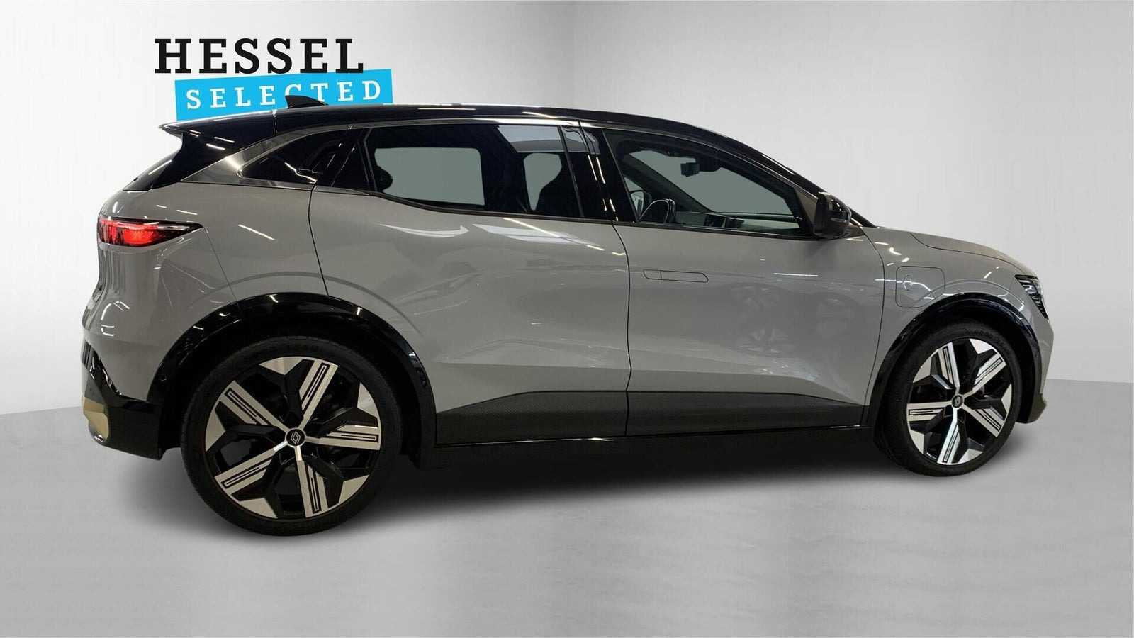 Grå Renault Megane E-Tech fra 2023