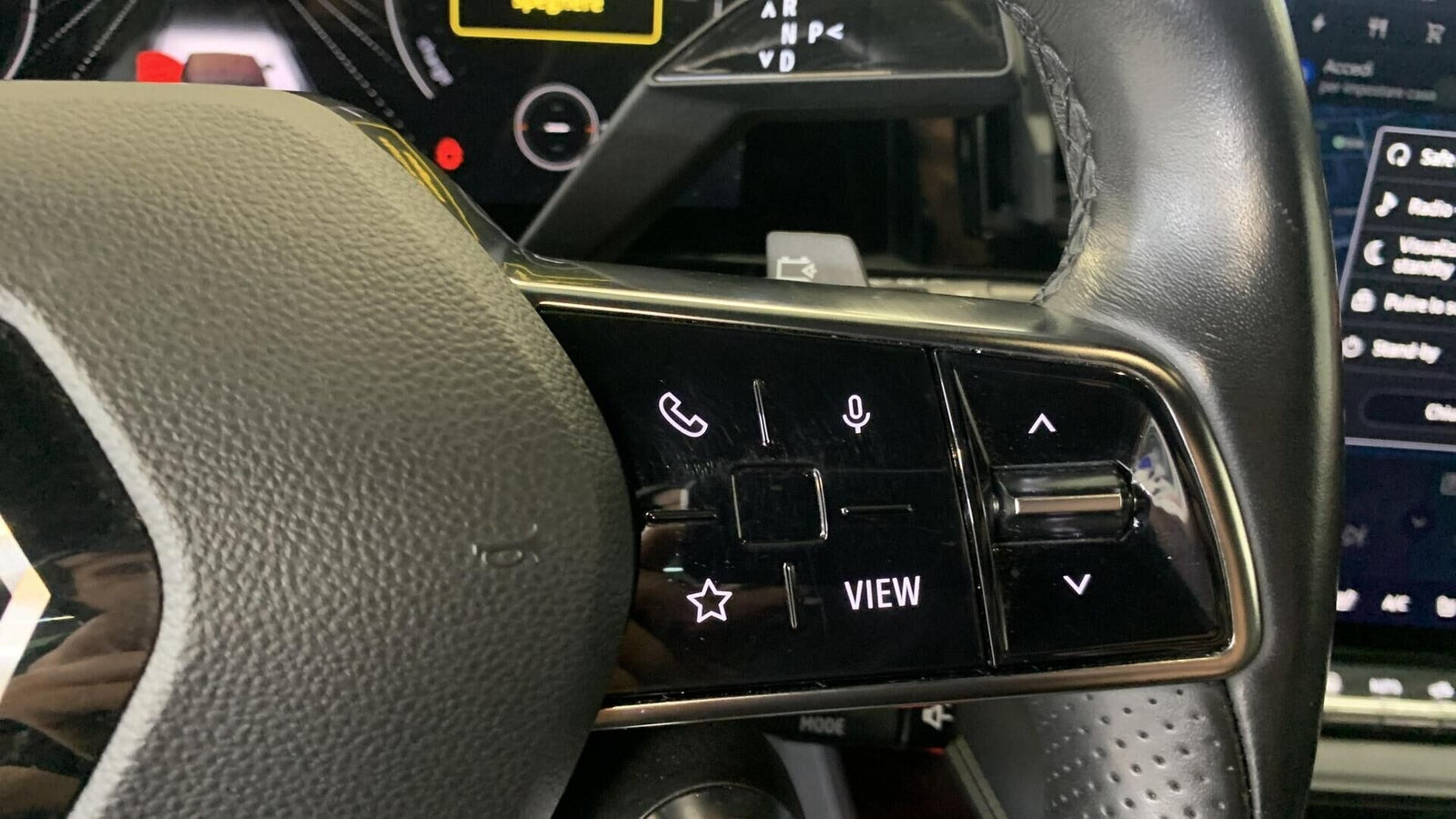 Grå Renault Megane E-Tech fra 2023