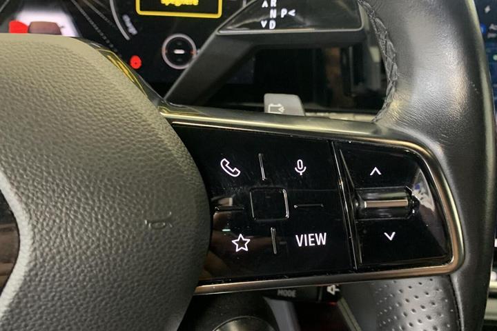 Grå Renault Megane E-Tech fra 2023