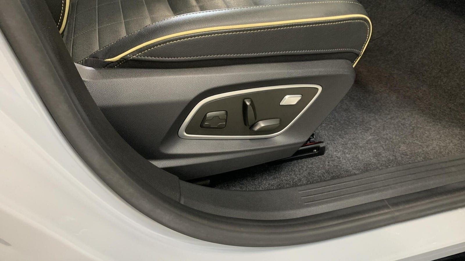 Grå Renault Megane E-Tech fra 2023