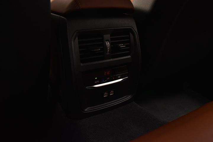 Grøn BMW M3 fra 2024