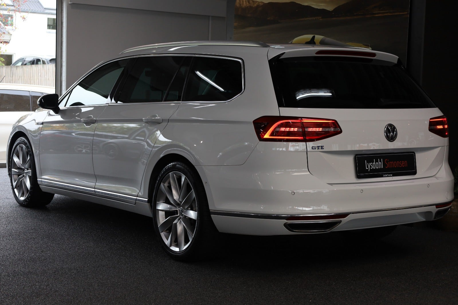 Hvid VW Passat fra 2016