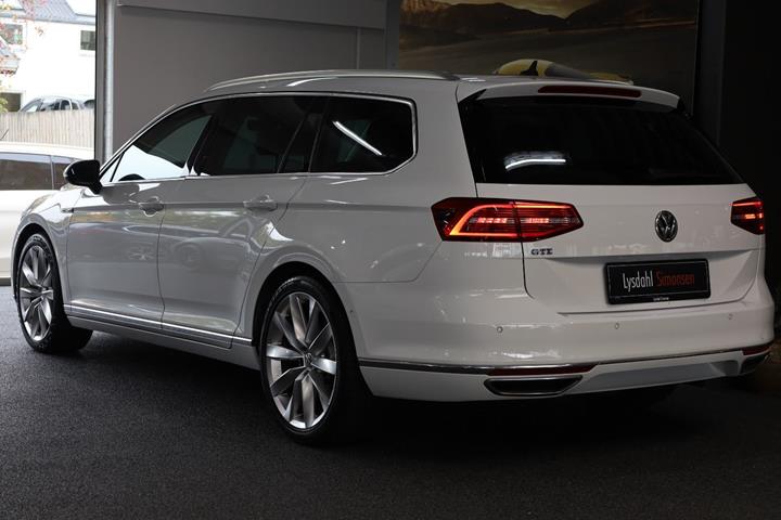 Hvid VW Passat fra 2016