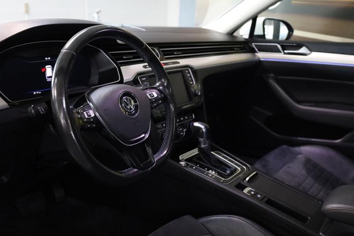 Hvid VW Passat fra 2016