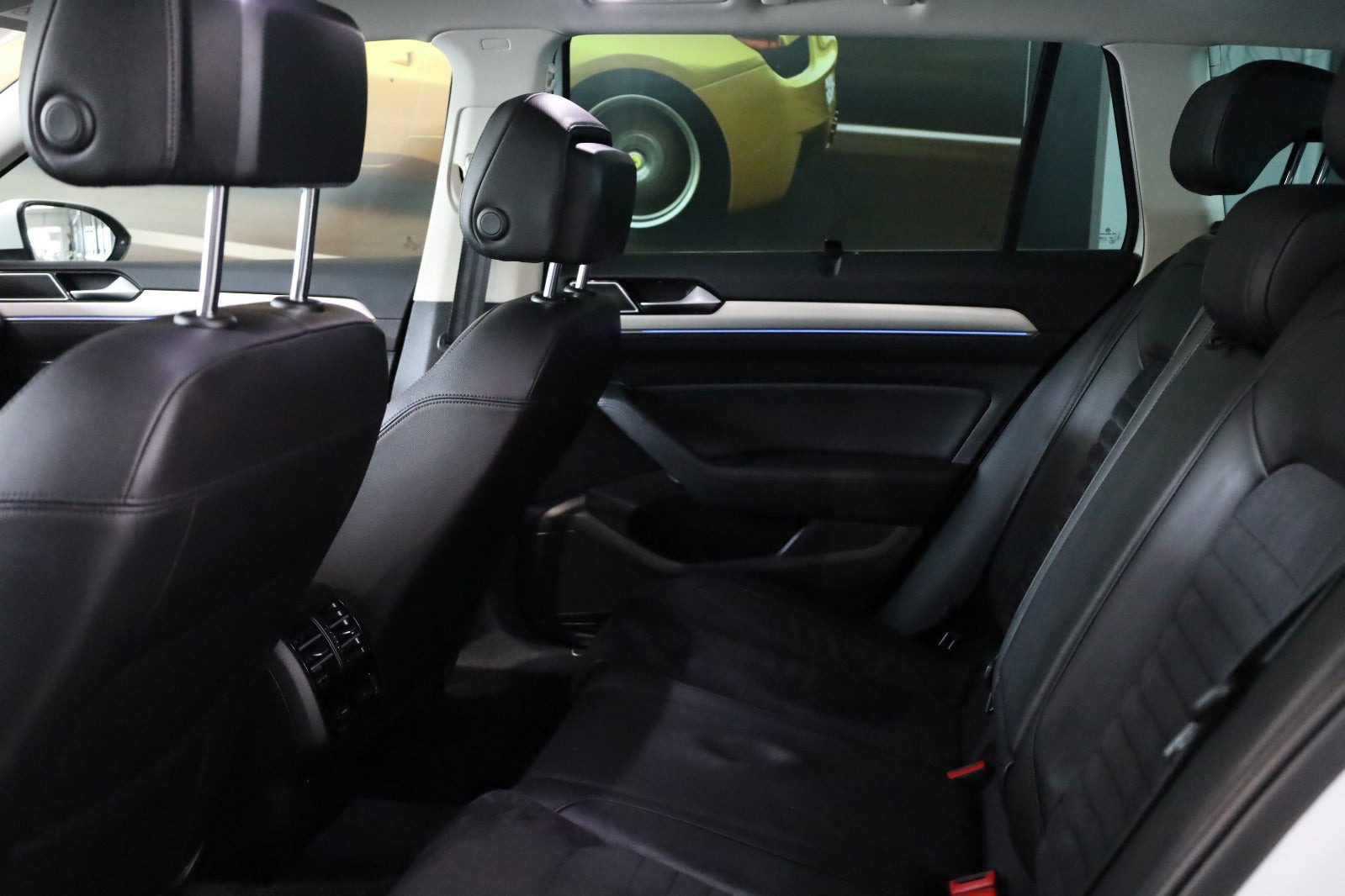 Hvid VW Passat fra 2016