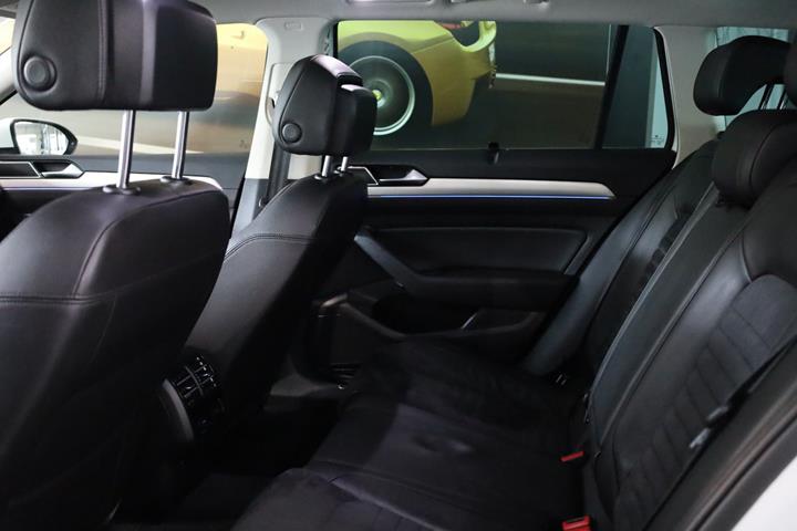 Hvid VW Passat fra 2016