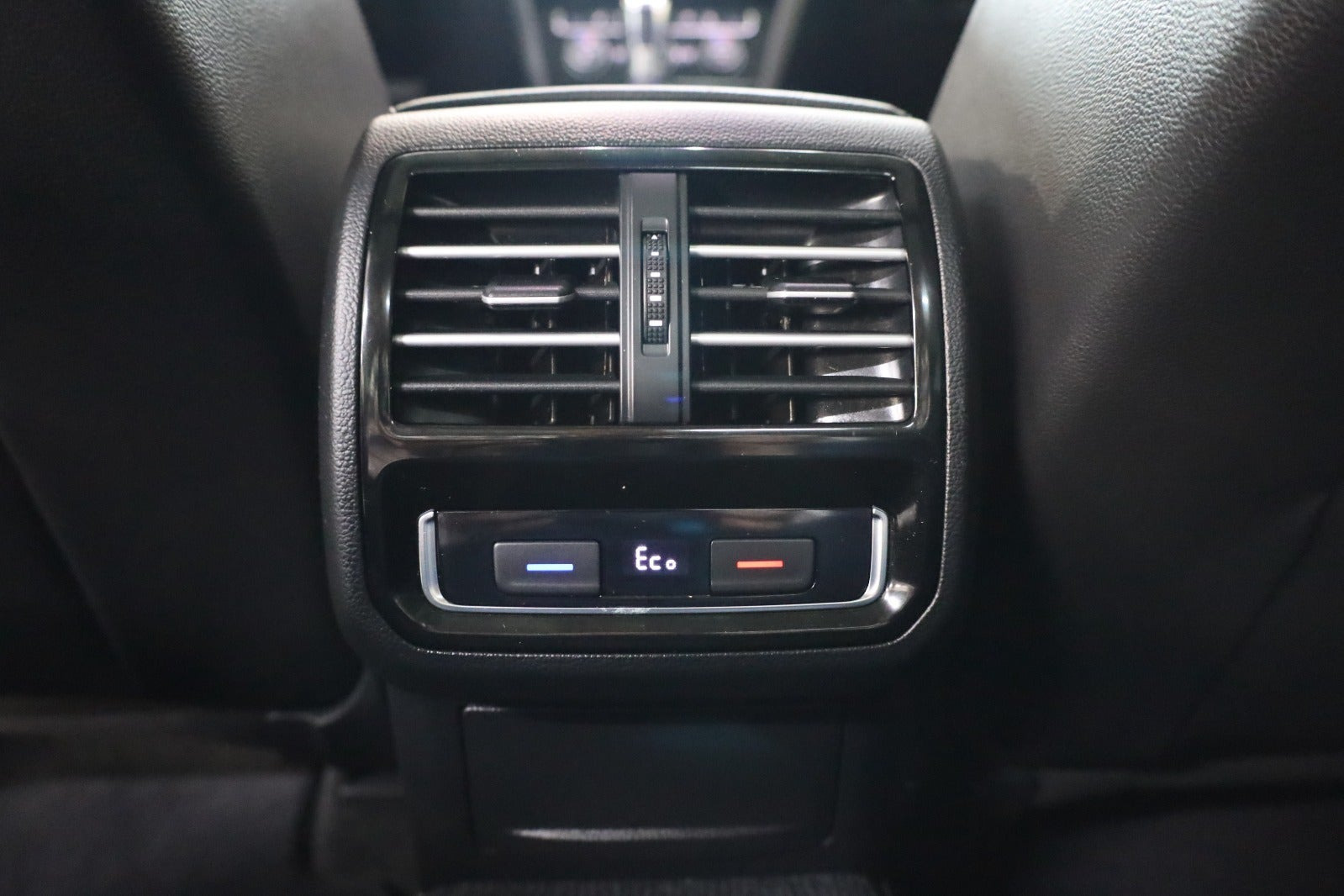 Hvid VW Passat fra 2016