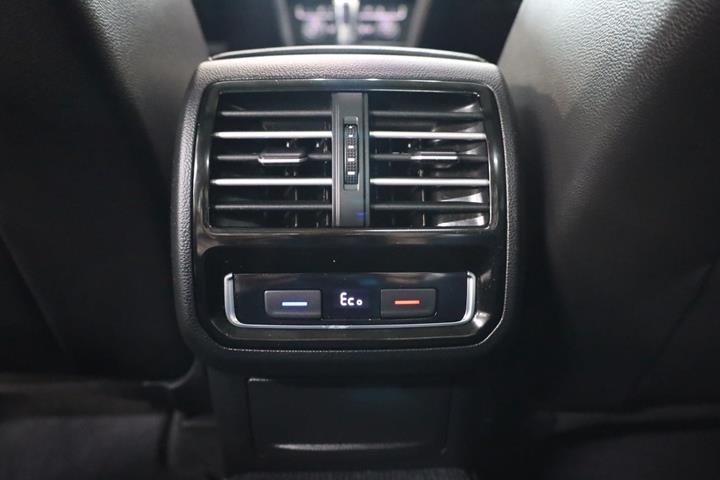 Hvid VW Passat fra 2016