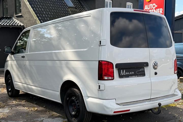 Hvid VW Transporter fra 2021