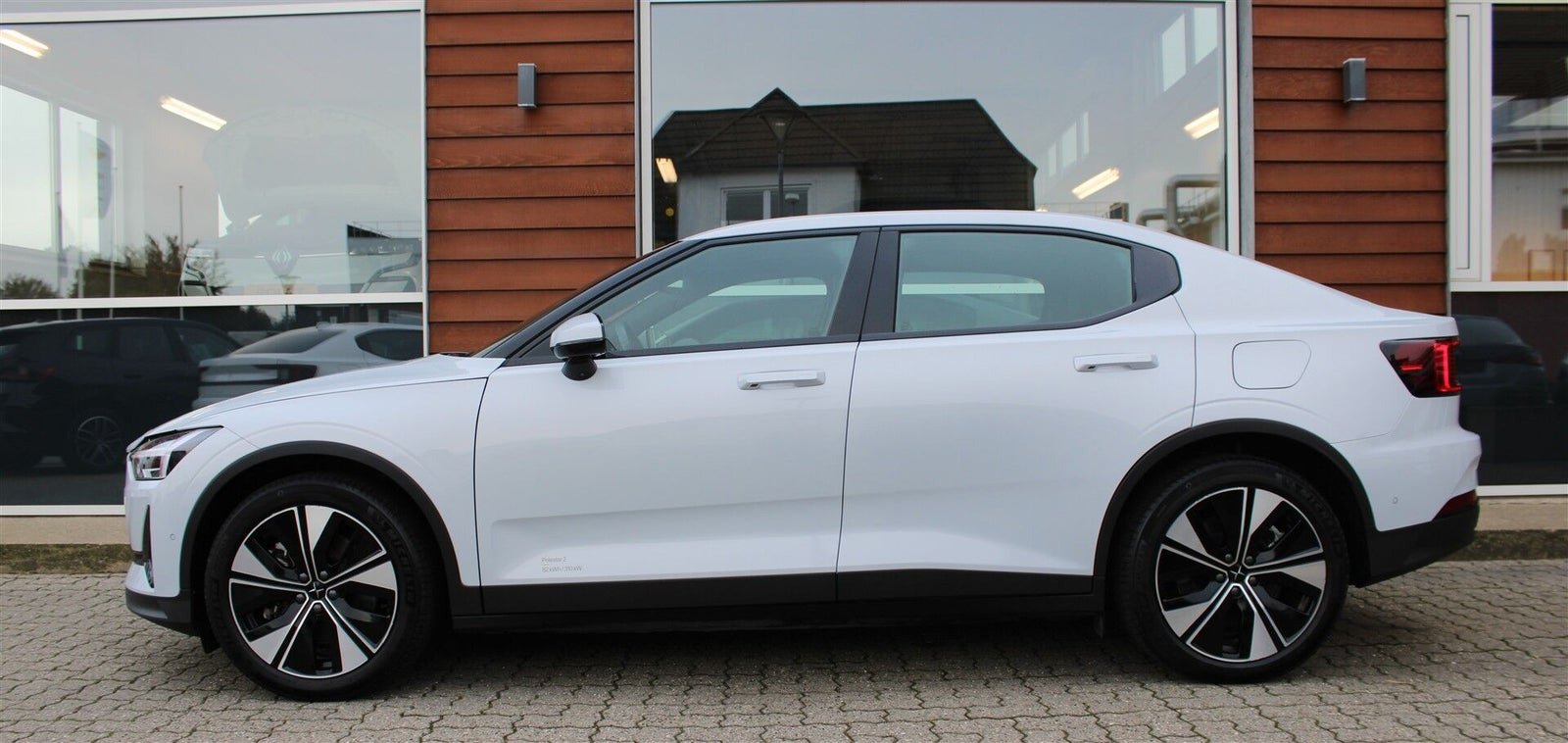 Hvid Polestar 2 fra 2024
