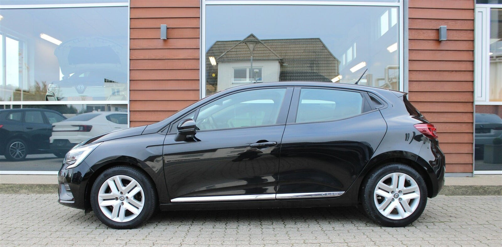 Sort Renault Clio V fra 2020
